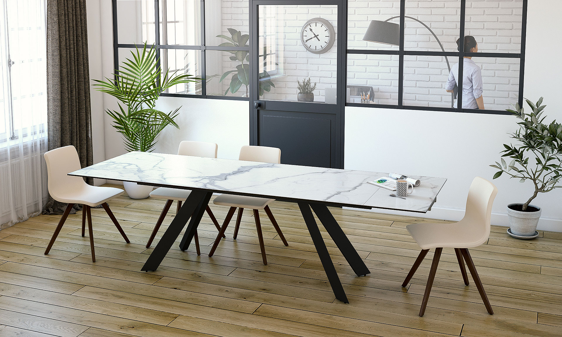 Photo d'une salle à manger avec une collection comprenant une table de repas et chaise. Les meubles présentent des finitions en céramique effet marbre blanc et des piétements en métal noir.